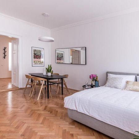New Design Apt - Central Location Wenceslas Square Прага Екстериор снимка
